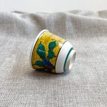 Load image into Gallery viewer, Kutani Painted Pokeweed Yunomi (Tea Cup) Candle