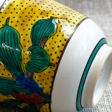 Load image into Gallery viewer, Kutani Painted Pokeweed Yunomi (Tea Cup) Candle