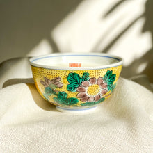 Load image into Gallery viewer, Kutani Painted Tsubaki Candle