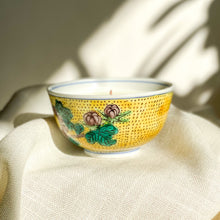 Load image into Gallery viewer, Kutani Painted Tsubaki Candle