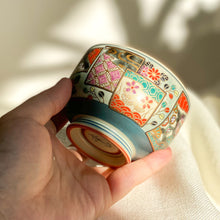 Load image into Gallery viewer, Arita Seizan Floral Pattern Candle