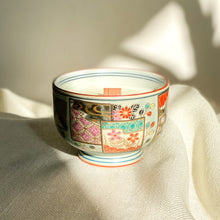 Load image into Gallery viewer, Arita Seizan Floral Pattern Candle