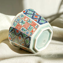 Load image into Gallery viewer, Imari Floral Pattern Kobachi Candle