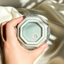 Load image into Gallery viewer, Imari Floral Pattern Kobachi Candle