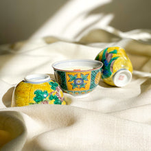 Load image into Gallery viewer, Kutani Painted Tsubaki Candle
