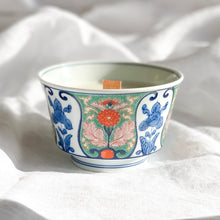 Load image into Gallery viewer, Arita Nishikide Chrysanthemum Kobachi Candle