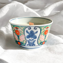 Load image into Gallery viewer, Arita Nishikide Chrysanthemum Kobachi Candle