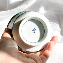 Load image into Gallery viewer, Arita Nishikide Chrysanthemum Kobachi Candle