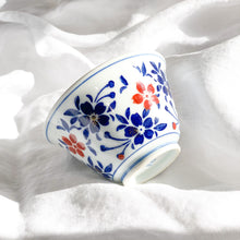 Load image into Gallery viewer, Arita Zuisho Cherry Blossom Yunomi Candle
