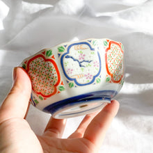 Load image into Gallery viewer, Arita Floral Views Yunomi Candle