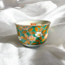 Load image into Gallery viewer, Arita Daigo Tsubaki Yunomi Candle