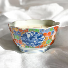 Load image into Gallery viewer, Mino Kozan Kinsai Chrysanthemum Crest Yunomi Candle