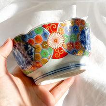 Load image into Gallery viewer, Mino Kozan Kinsai Chrysanthemum Crest Yunomi Candle