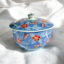 Load image into Gallery viewer, Arita Seizan Ume Blooms Candle
