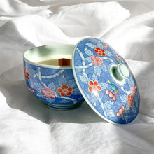 Load image into Gallery viewer, Arita Seizan Ume Blooms Candle