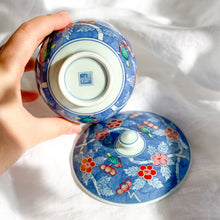 Load image into Gallery viewer, Arita Seizan Ume Blooms Candle