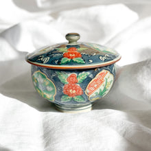 Load image into Gallery viewer, Koimari Shoraku Yunomi (Tea Cup) Candle