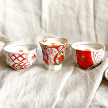 Load image into Gallery viewer, Akae Hake-e Hand Painted Yunomi Candle