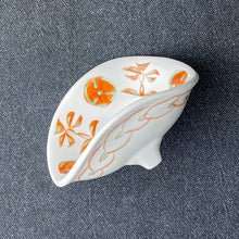 Load image into Gallery viewer, Curved + Elevated Bizen Ware Japanese Vintage Plate