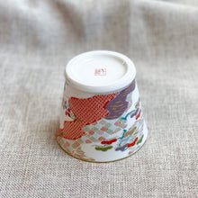 Load image into Gallery viewer, Chiso Kimono Pattern Yunomi (Tea Cup) Candle
