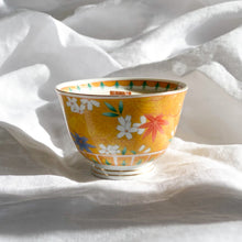 Load image into Gallery viewer, Mino Shozan Autumn Wind Yunomi Candle
