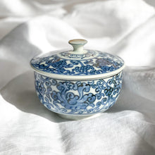 Load image into Gallery viewer, Tachikichi Indigo Floret Candle
